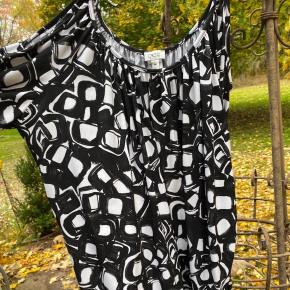 COLD SHOULDER KNIT TOP - Picture 5 of 6